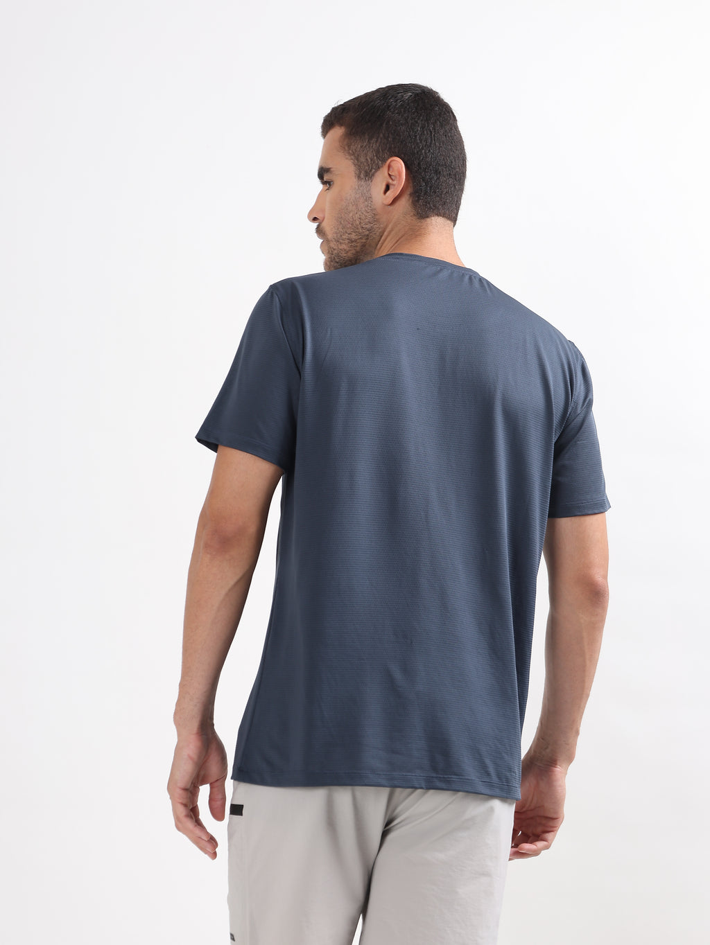 MICRO-TEXTURED PERFORMANCE SPORTS T-SHIRT