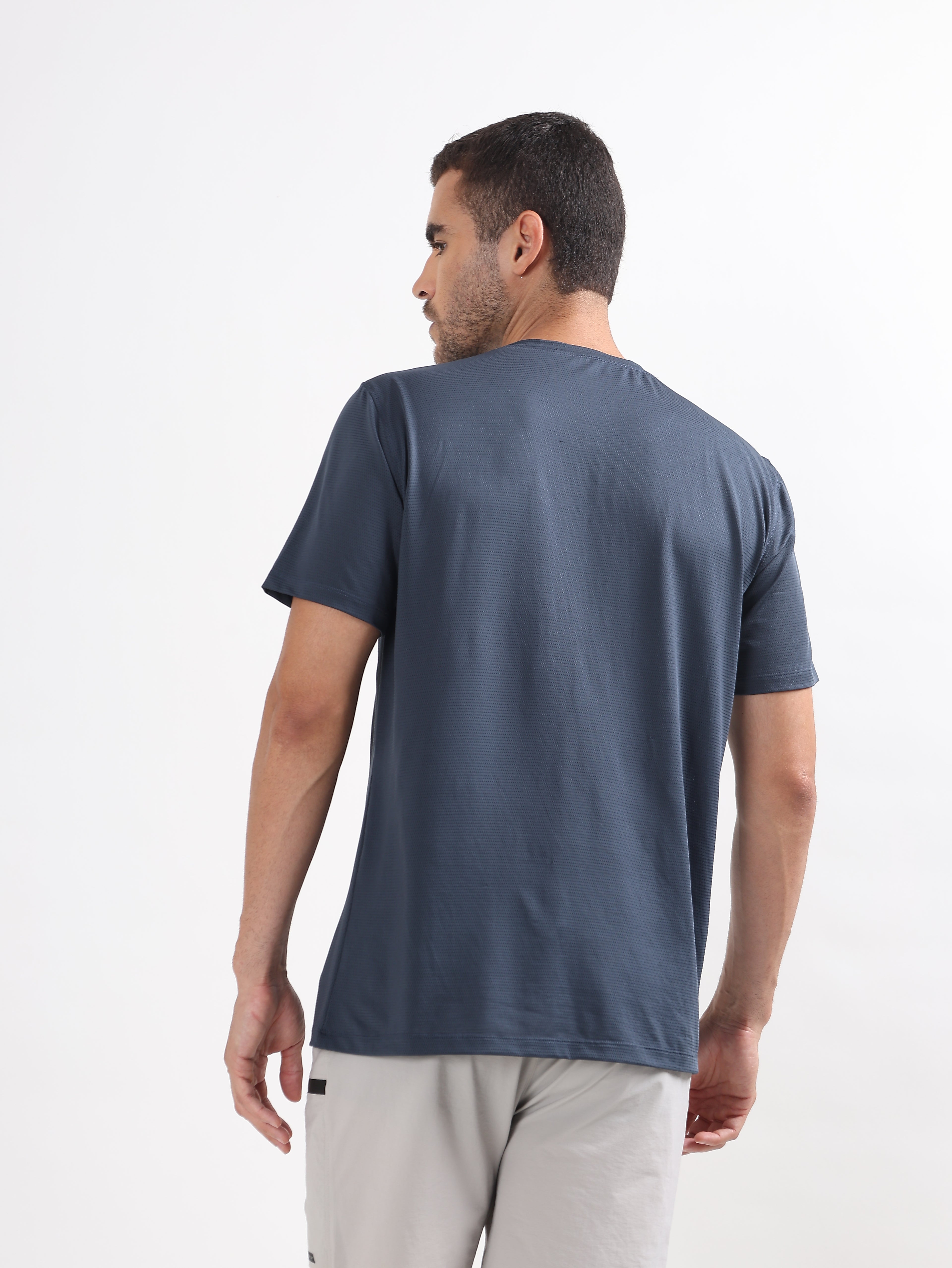MICRO-TEXTURED PERFORMANCE SPORTS T-SHIRT