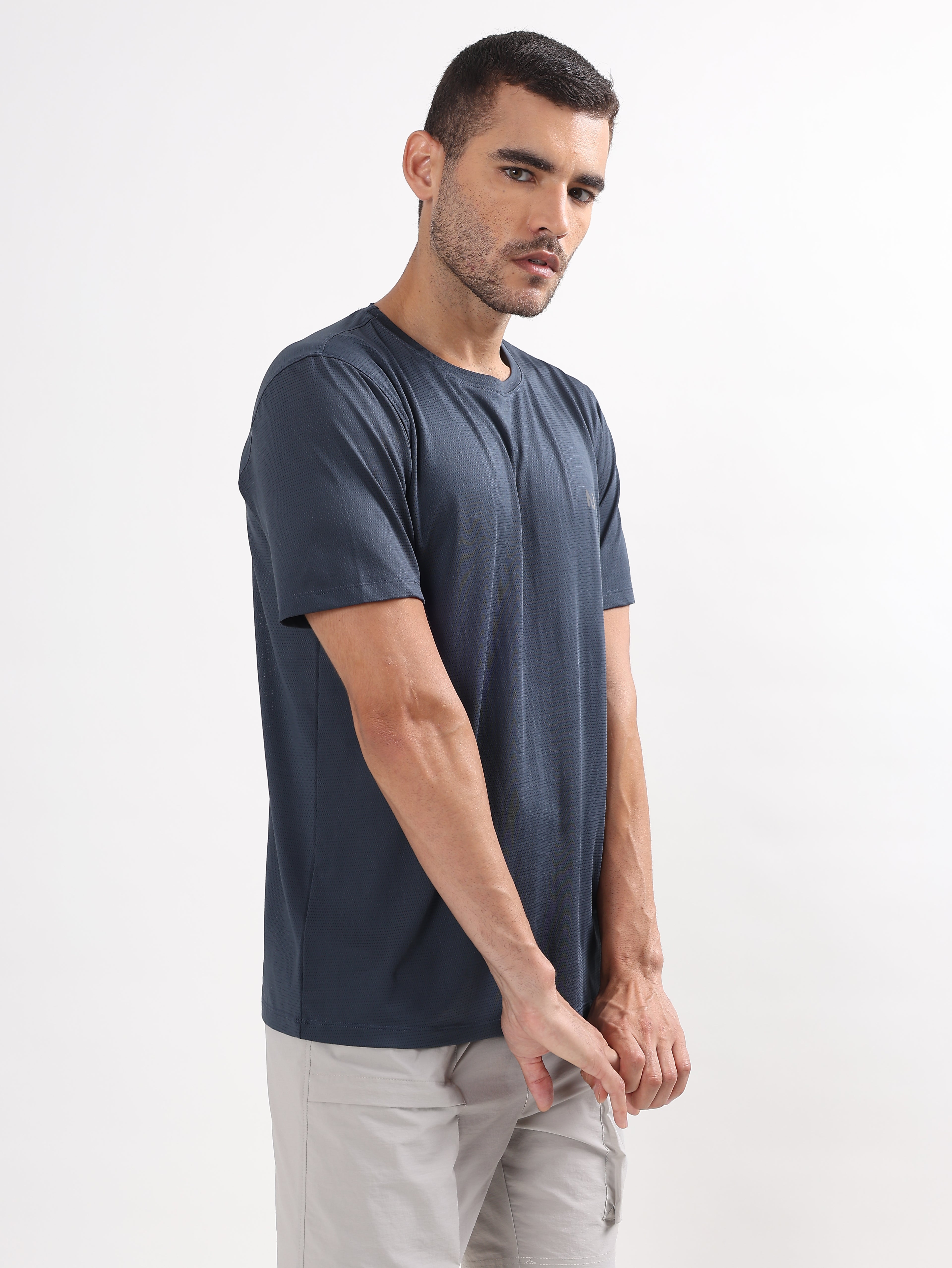 MICRO-TEXTURED PERFORMANCE SPORTS T-SHIRT
