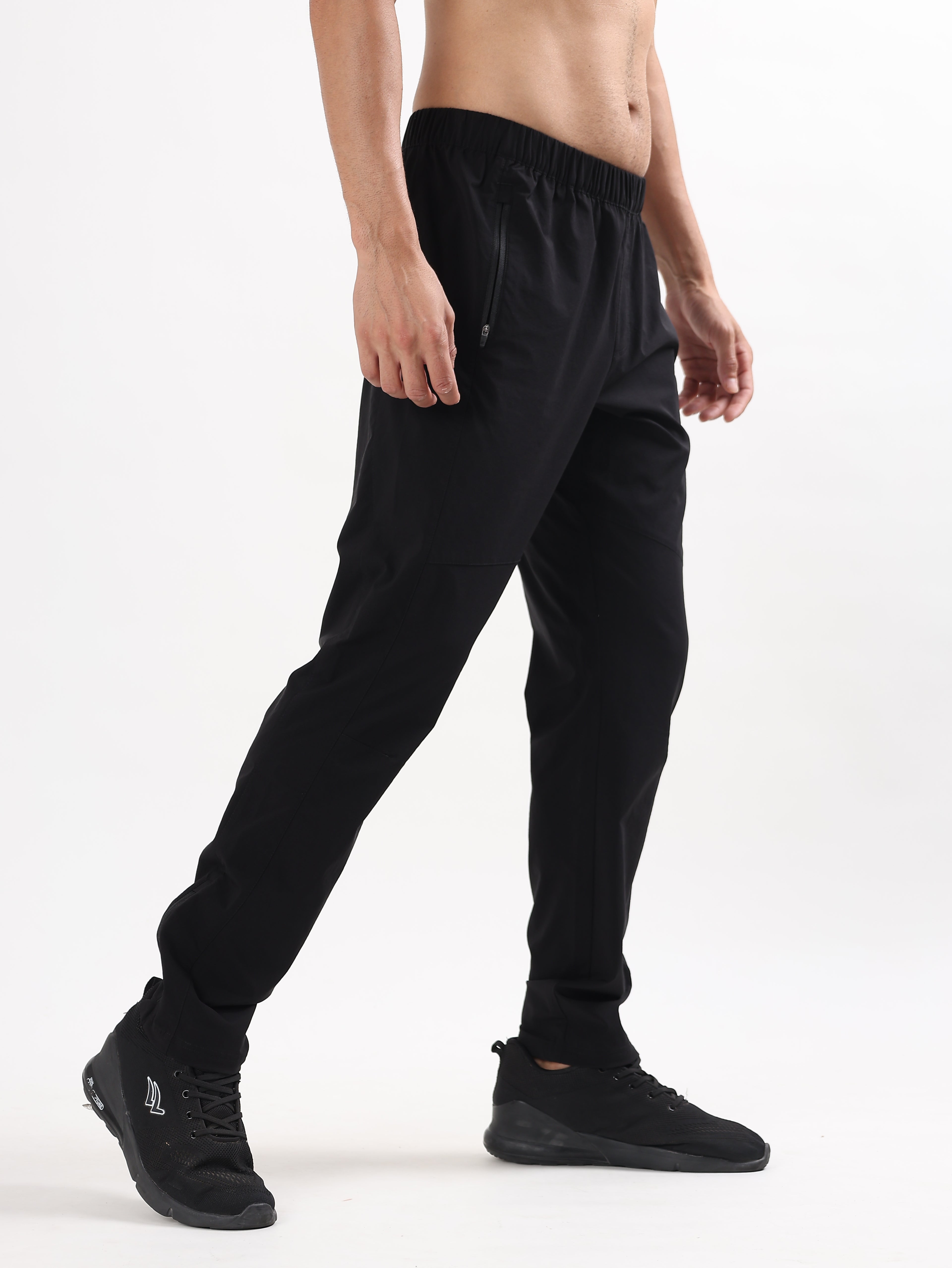 ZIP-POCKET REGULAR FIT SPORTS JOGGERS