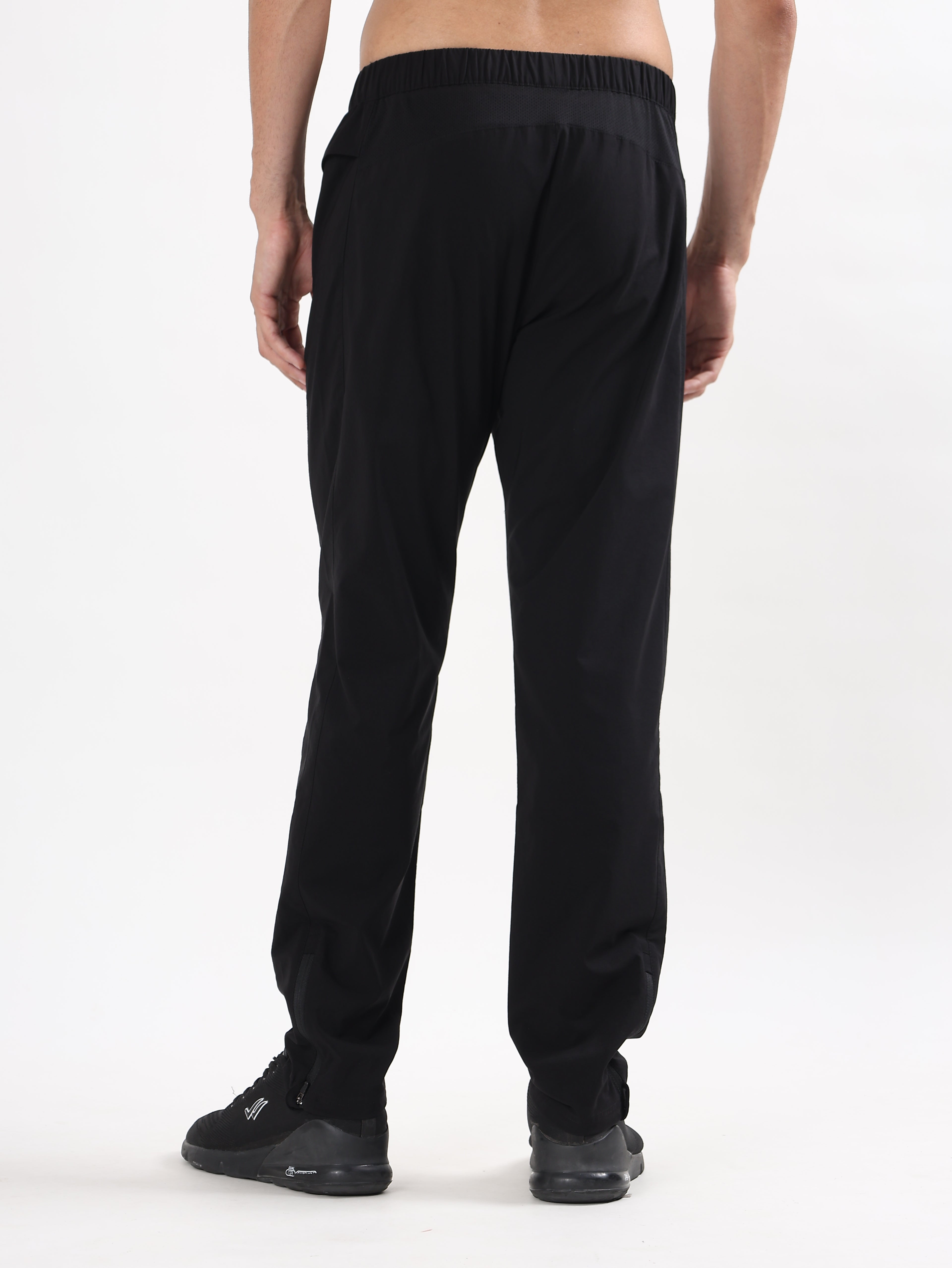 ZIP-POCKET REGULAR FIT SPORTS JOGGERS