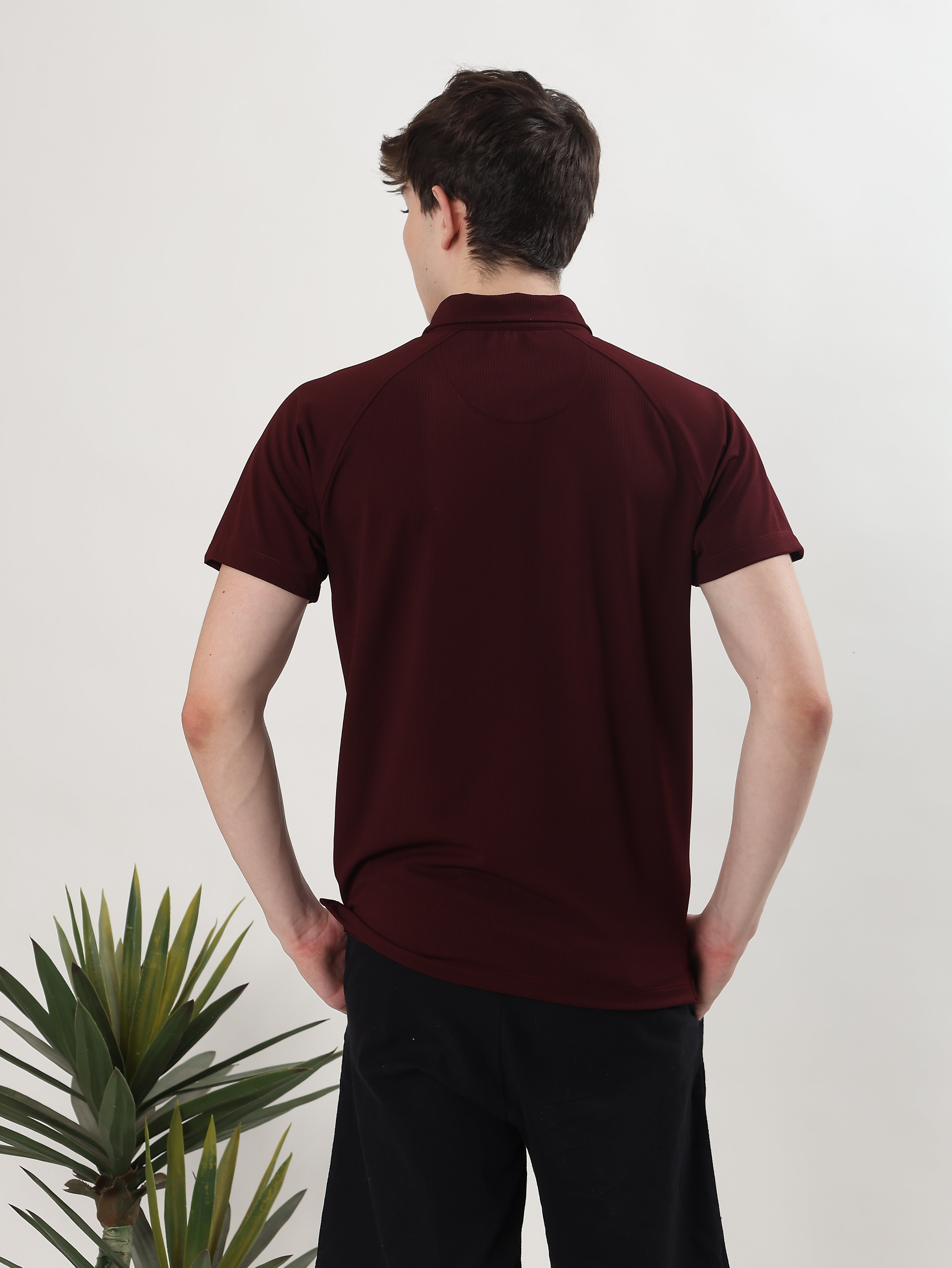 MEN MAROON TEXTURED HALF-ZIP POLO T-SHIRT