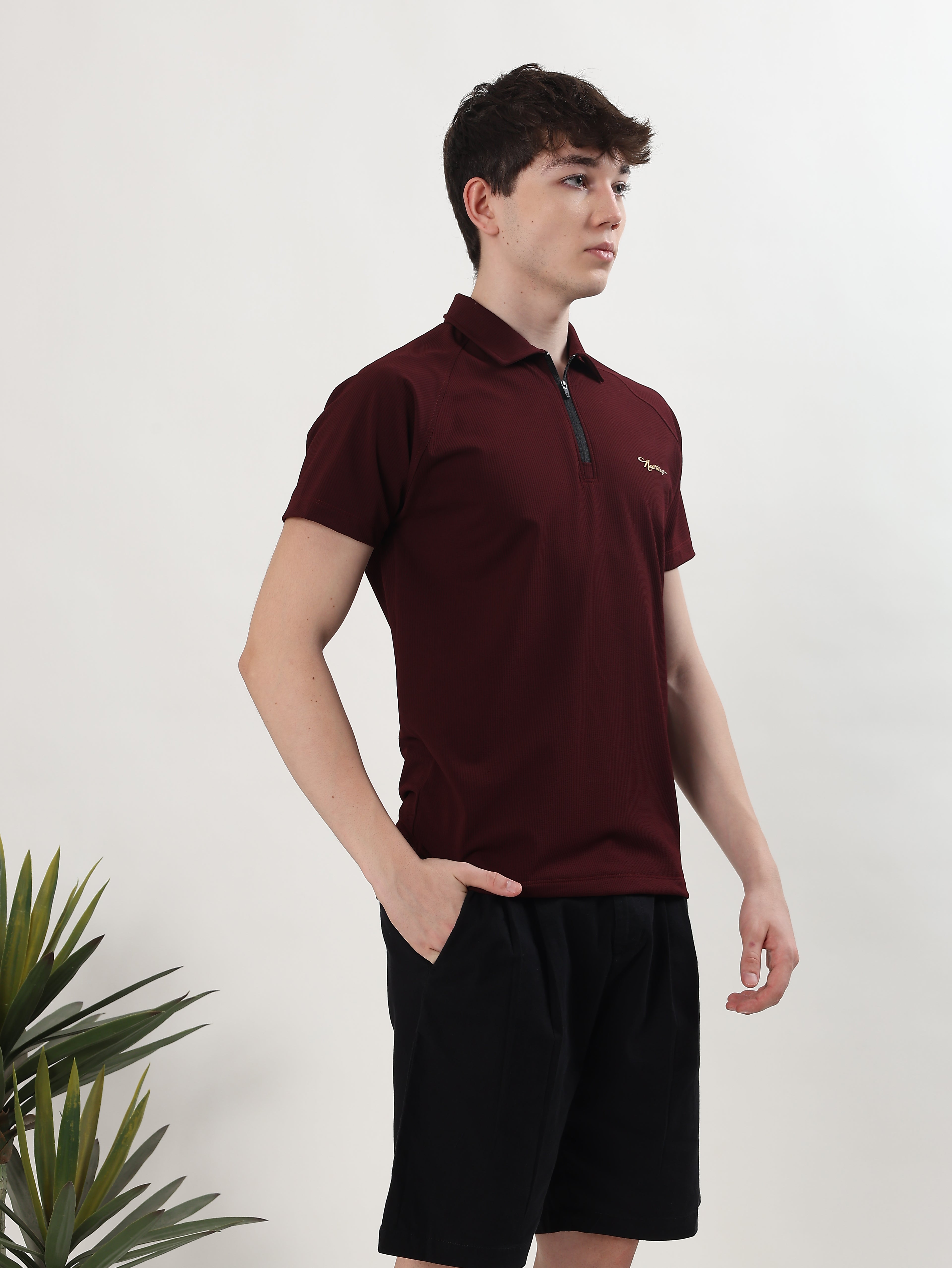 MEN MAROON TEXTURED HALF-ZIP POLO T-SHIRT