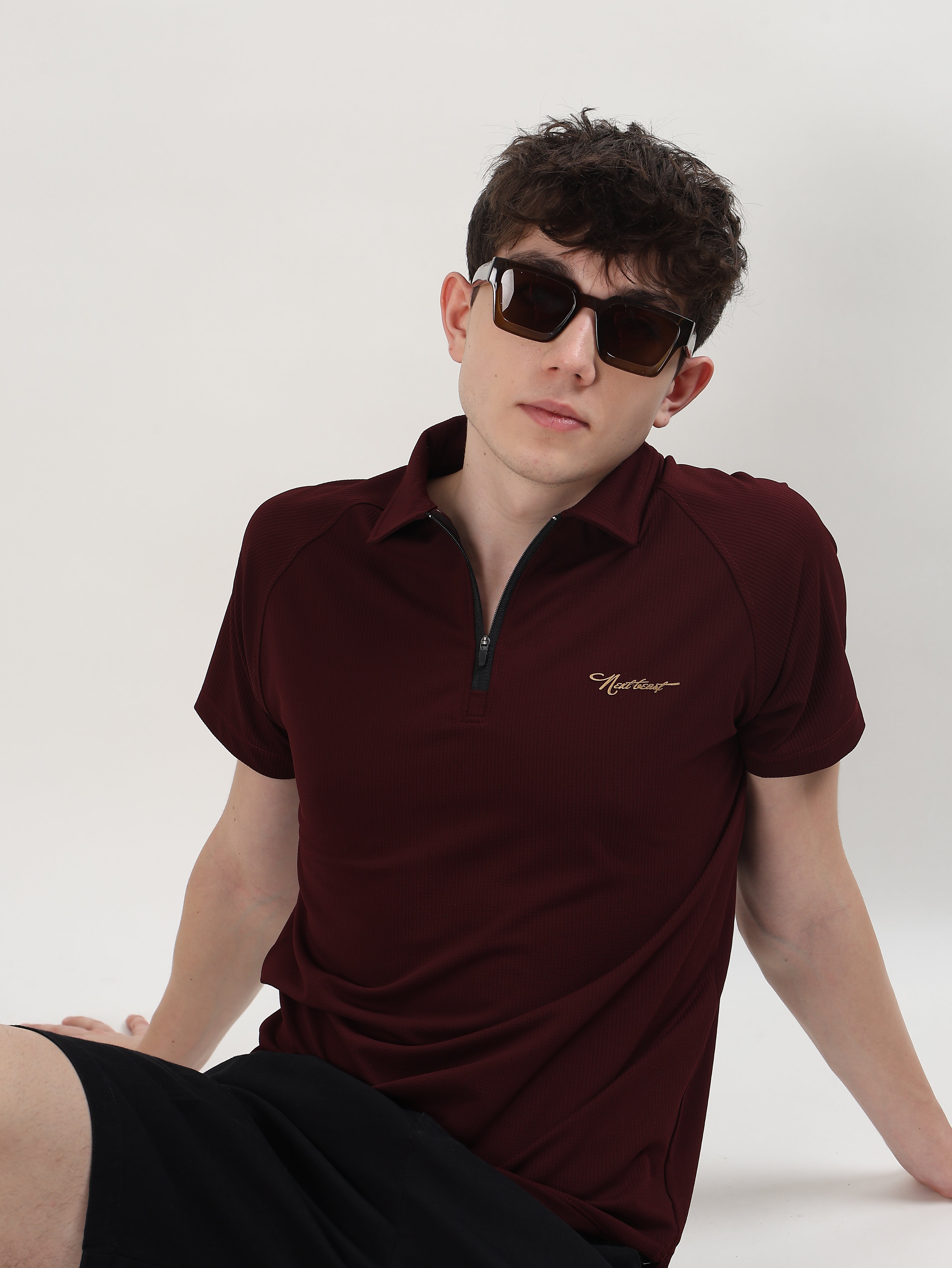 MEN MAROON TEXTURED HALF-ZIP POLO T-SHIRT