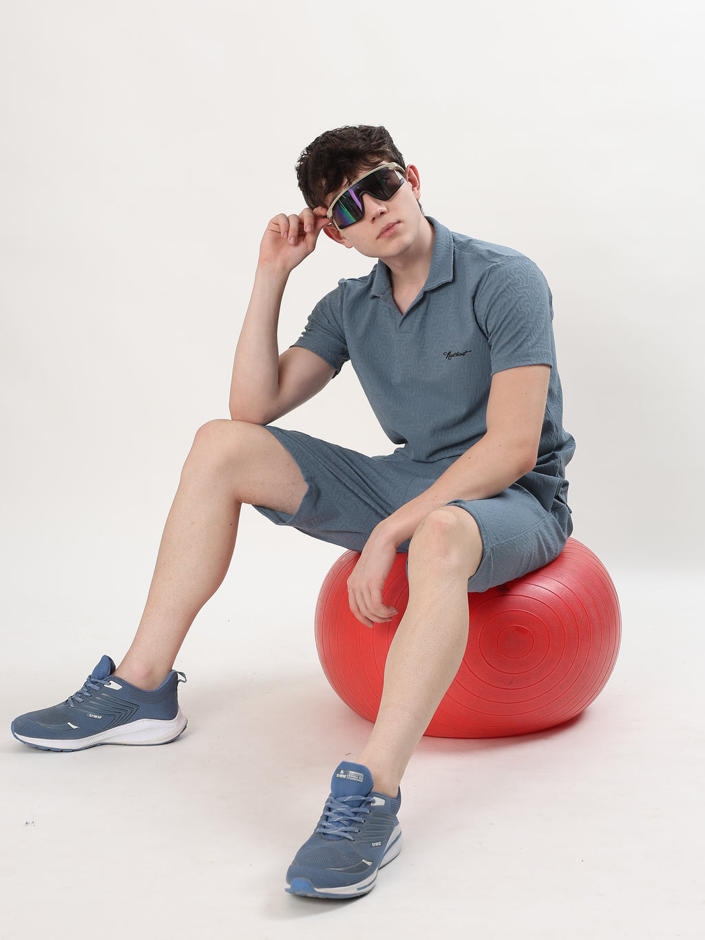 MEN BLUE TEXTURED POLO T-SHIRT AND SHORTS CO-ORD SET