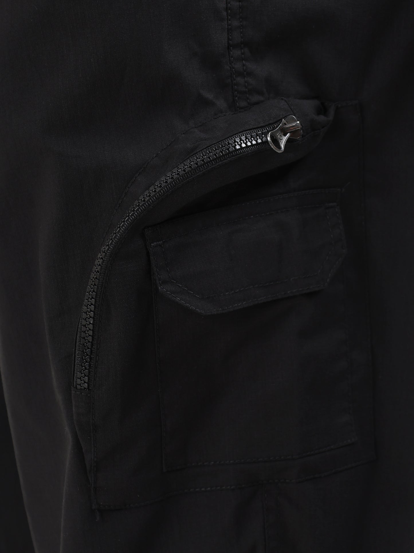 BLACK UTILITY CARGO TROUSERS (MULTIPLE FUNCTIONAL POCKETS)