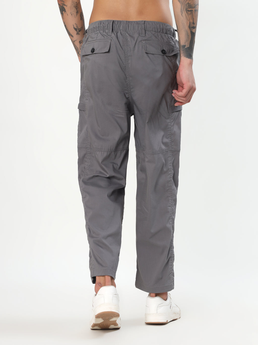 MEN GREY MID-RISE RELAXED FIT CARGO PANTS