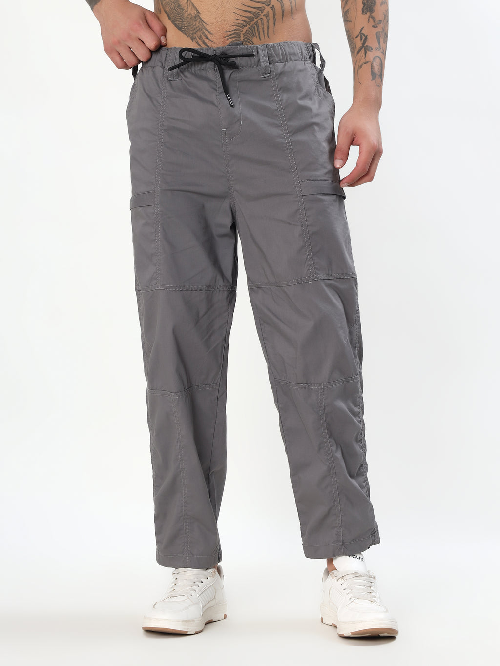 MEN GREY MID-RISE RELAXED FIT CARGO PANTS