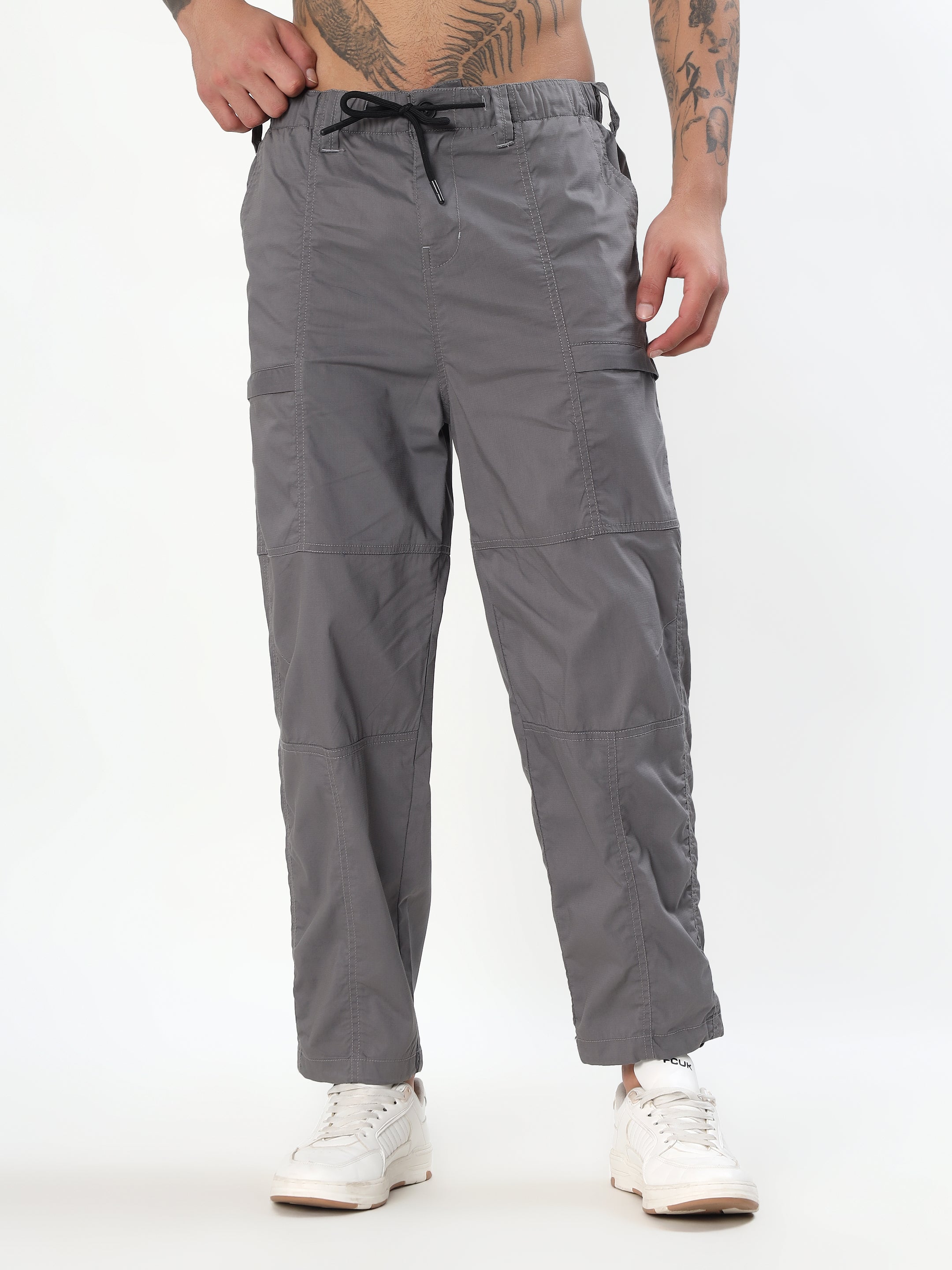 MEN GREY MID-RISE RELAXED FIT CARGO PANTS
