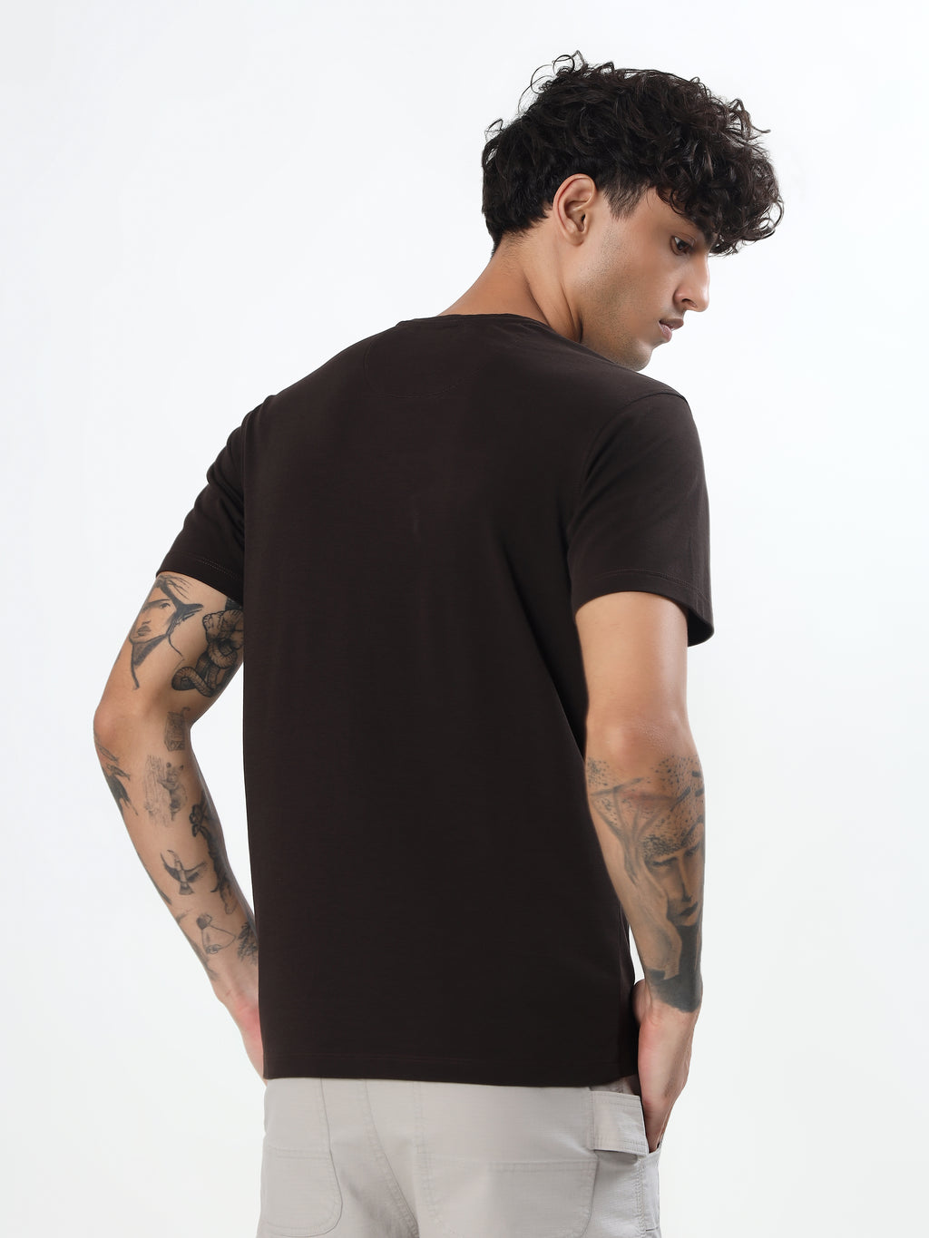 BLACK EYE OF THE UNIVERSE GRAPHIC T-SHIRT