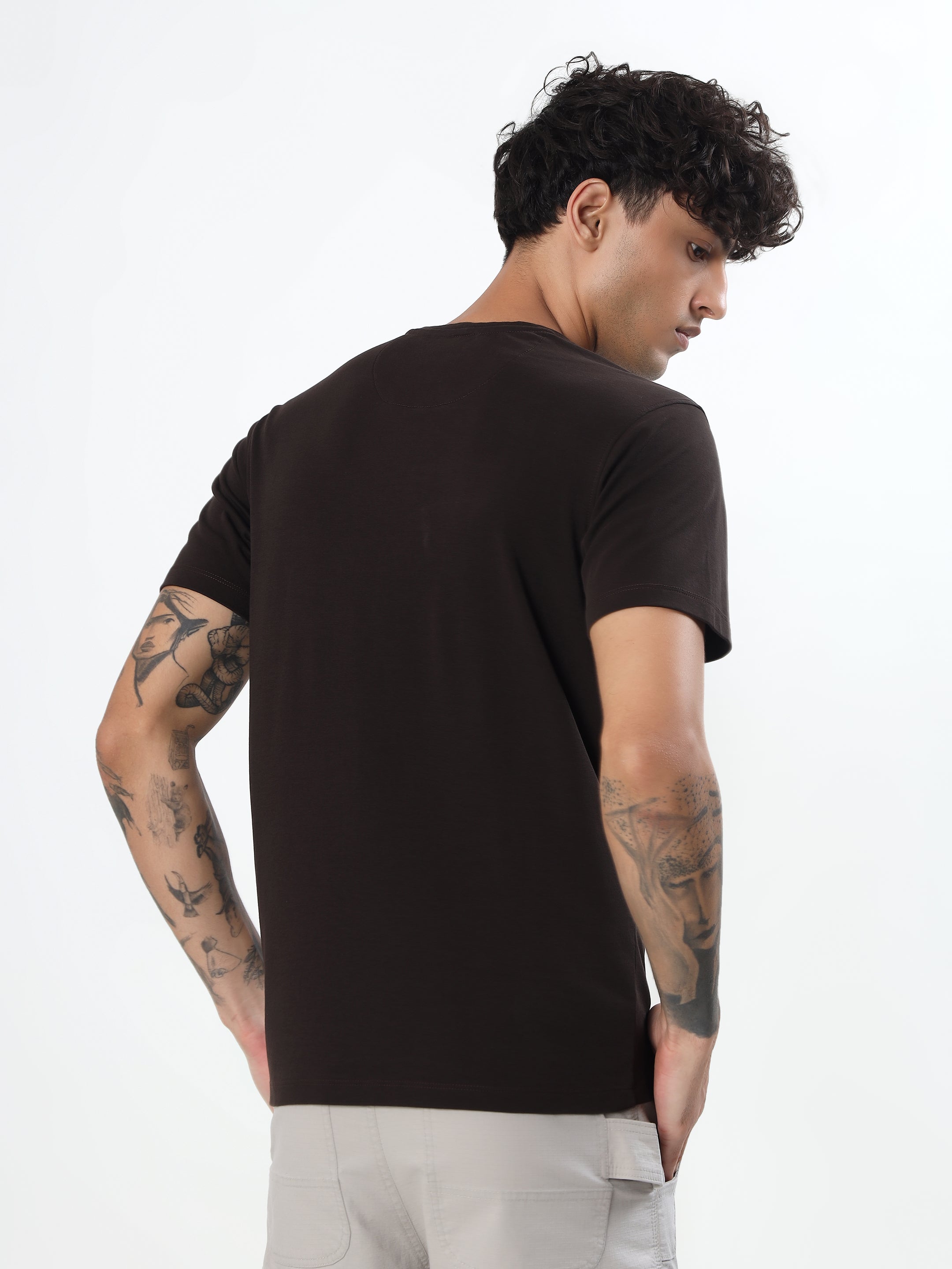 BLACK EYE OF THE UNIVERSE GRAPHIC T-SHIRT