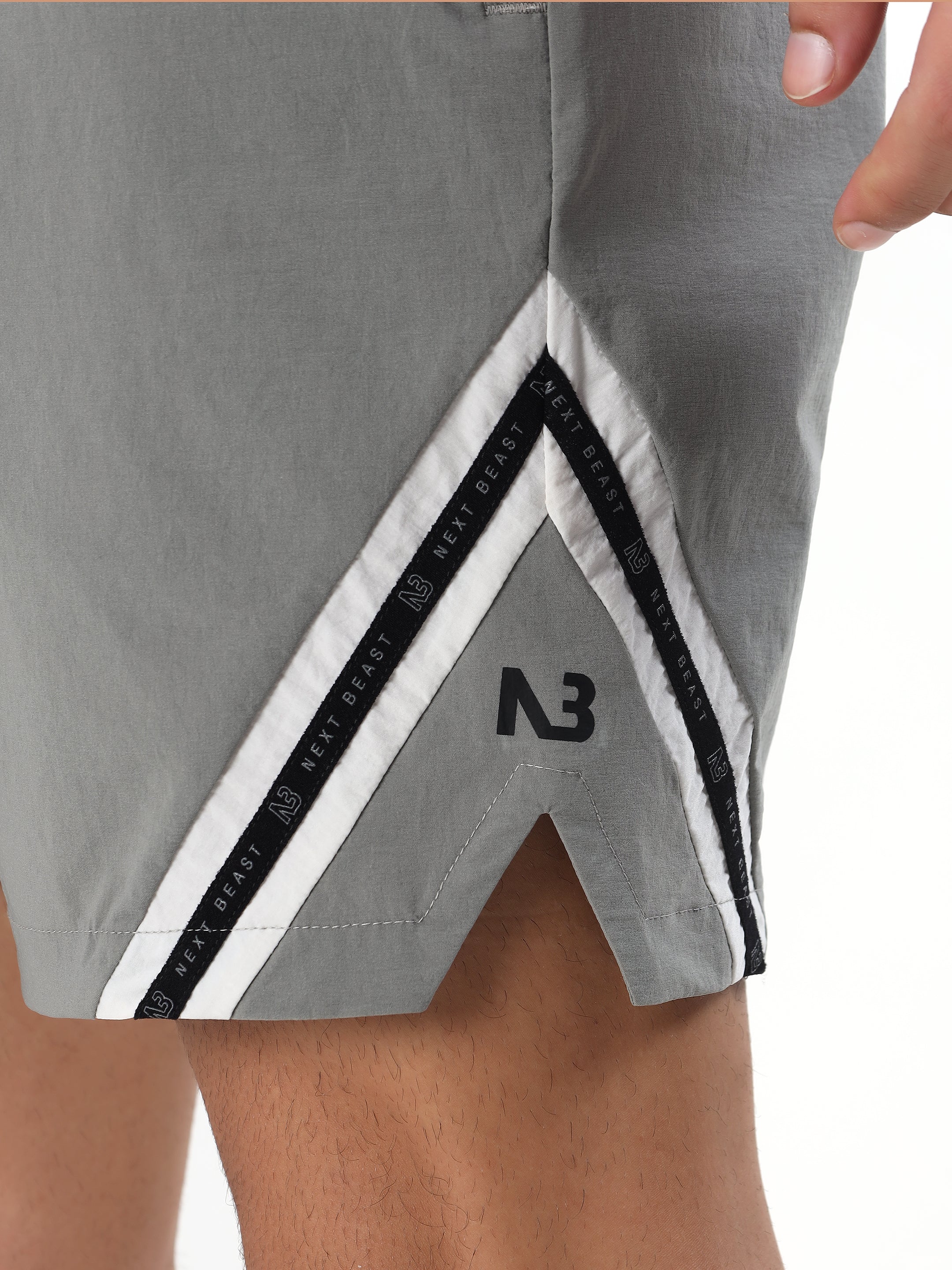 CHEVRON TAPE ACTIVE TRAINING SHORTS