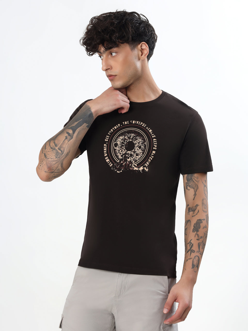 BLACK EYE OF THE UNIVERSE GRAPHIC T-SHIRT