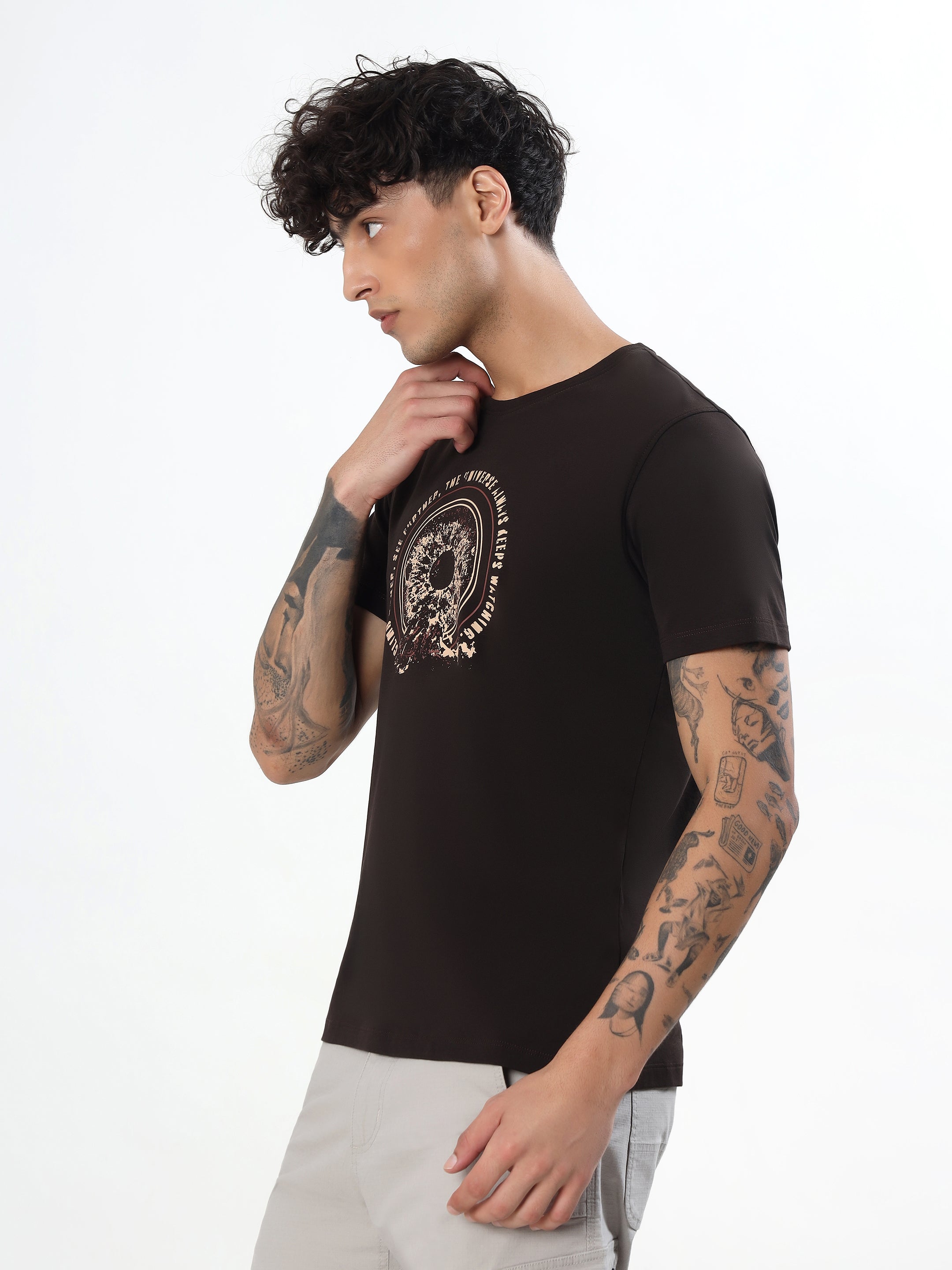BLACK EYE OF THE UNIVERSE GRAPHIC T-SHIRT