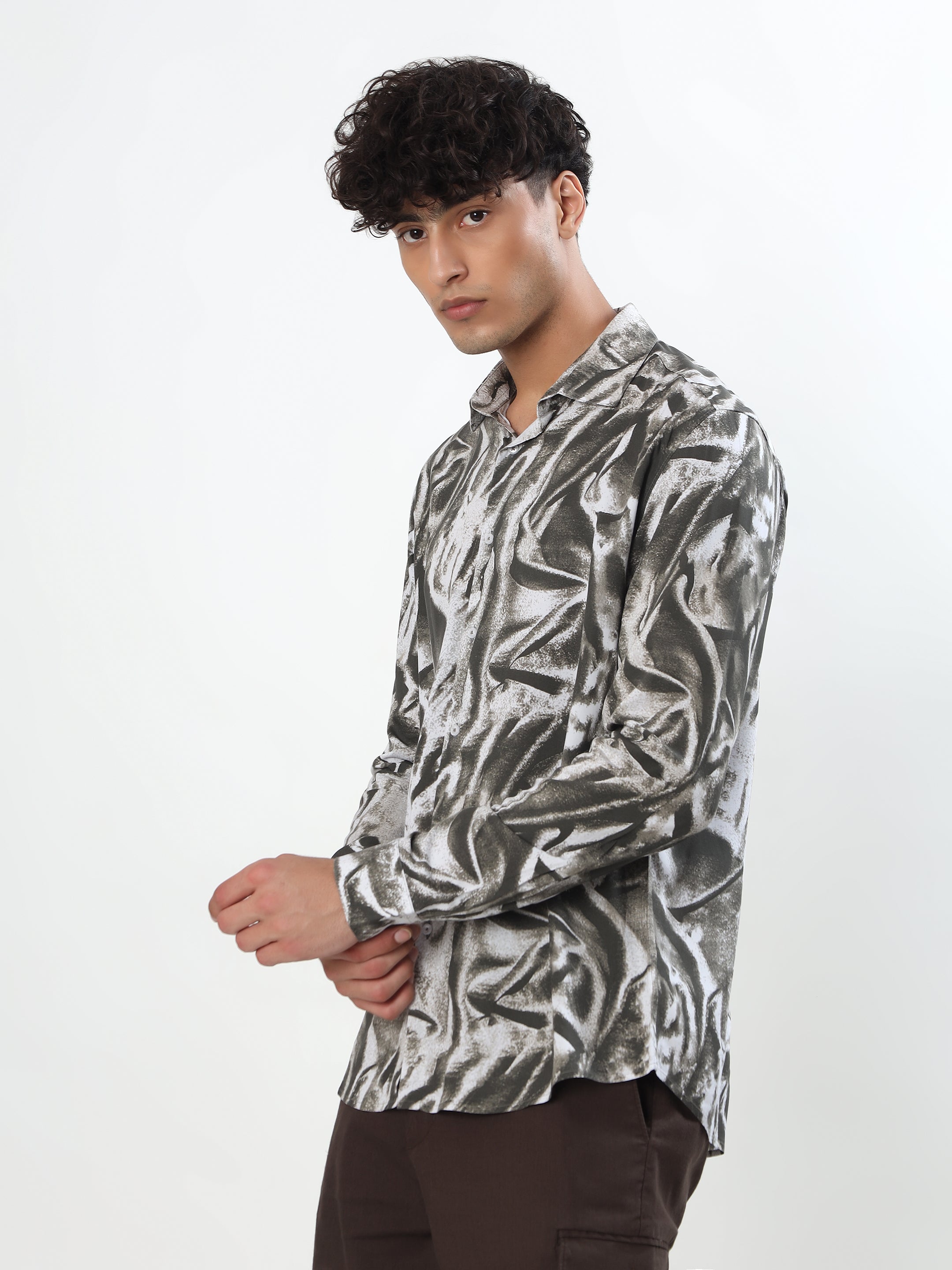 GREY AND OFF-WHITE ABSTRACT BRUSHSTROKE