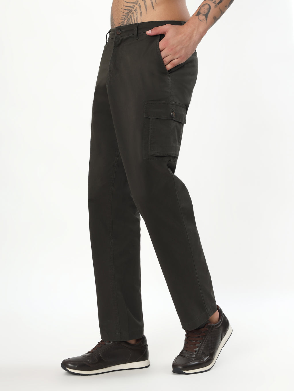 MEN OLIVE GREEN REGULAR FIT BUTTONED CARGO PANTS
