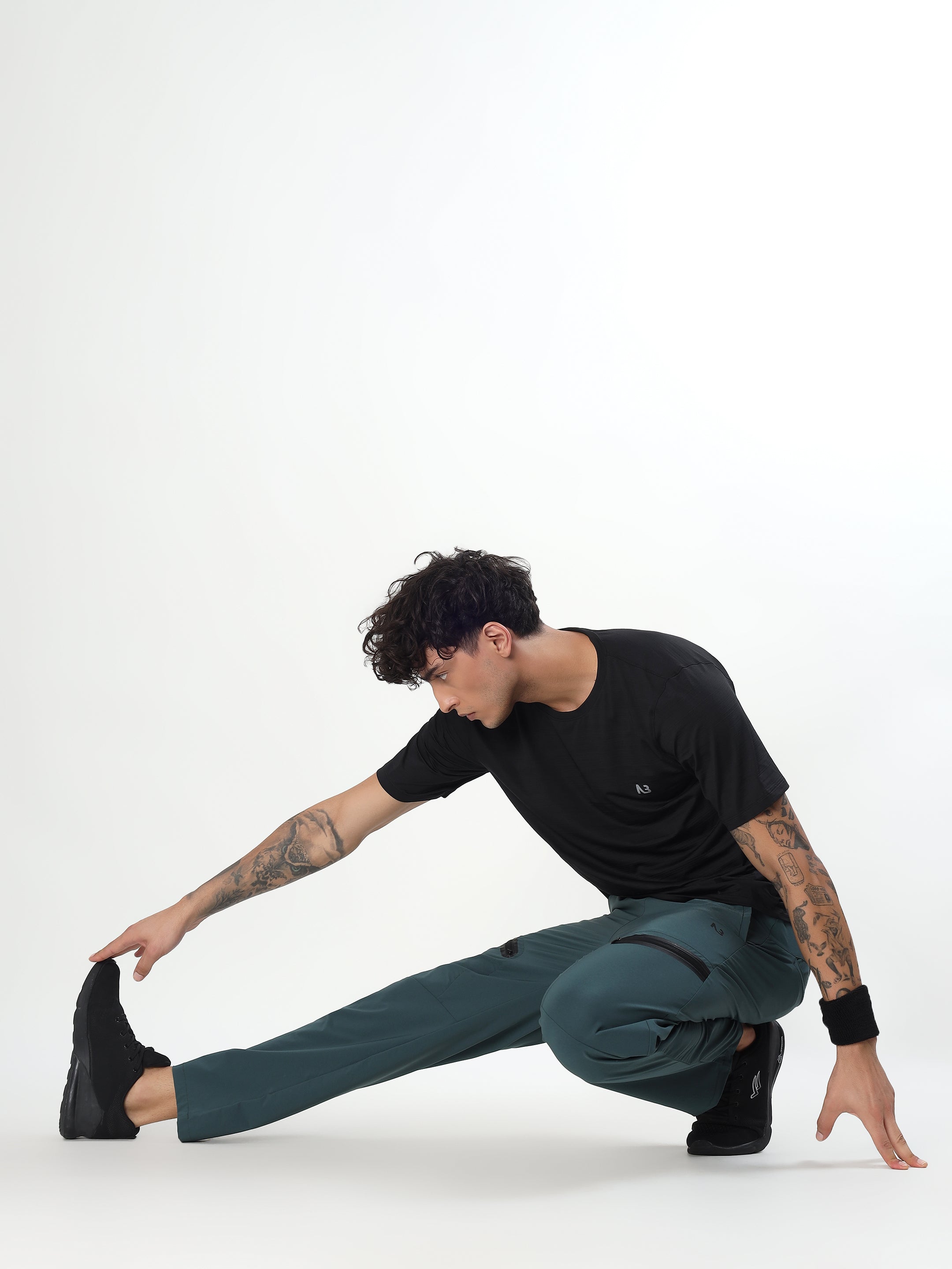 CORE BLACK PERFORMANCE T-SHIRT