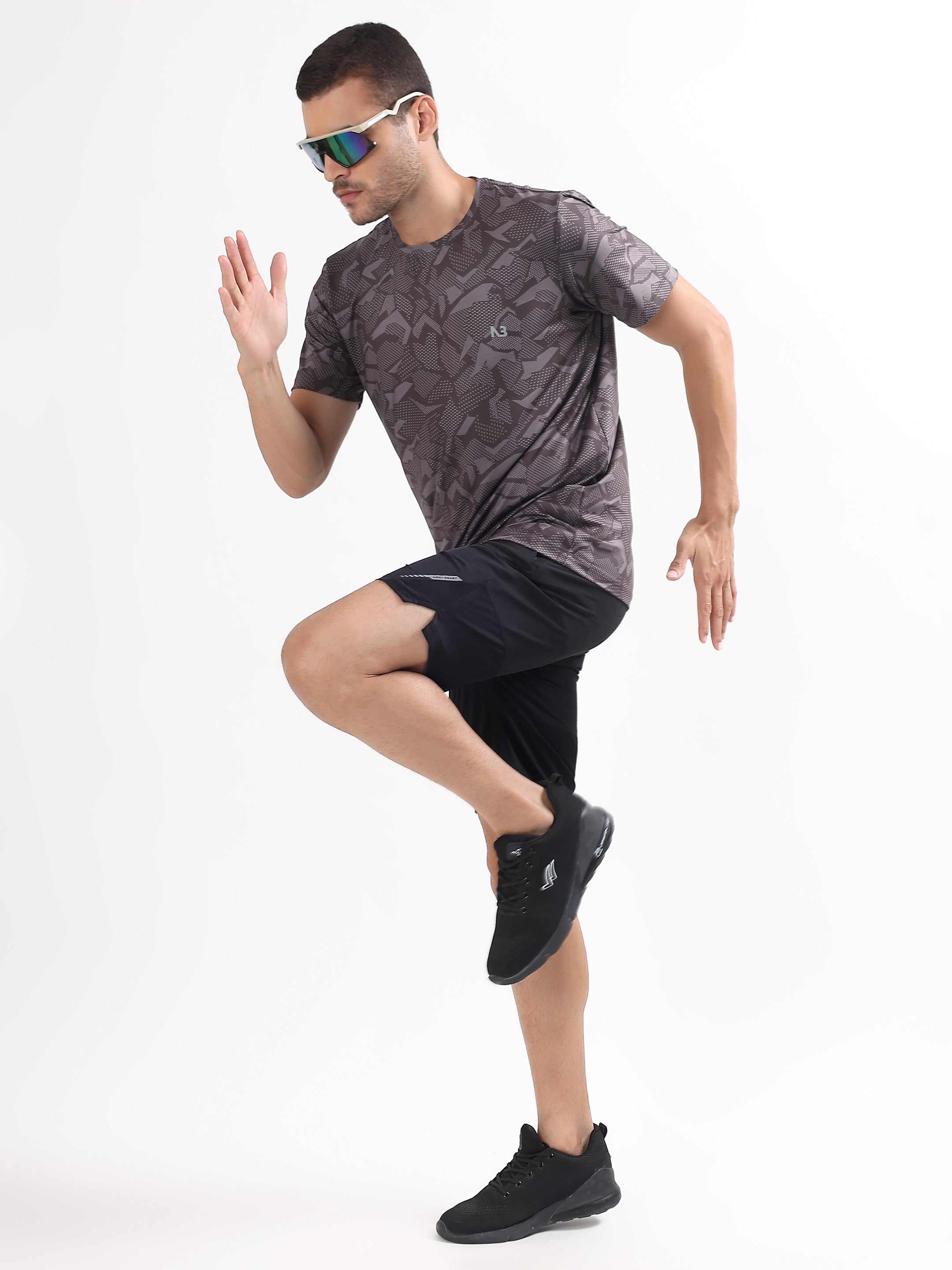 MEN BLACK LIGHTWEIGHT QUICK-DRY SPORTS SHORTS