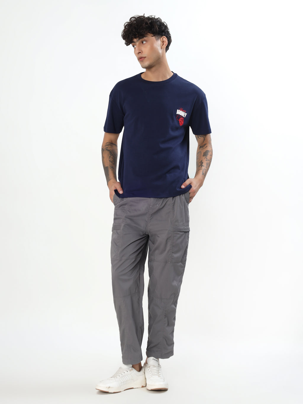 MEN GREY MID-RISE RELAXED FIT CARGO PANTS