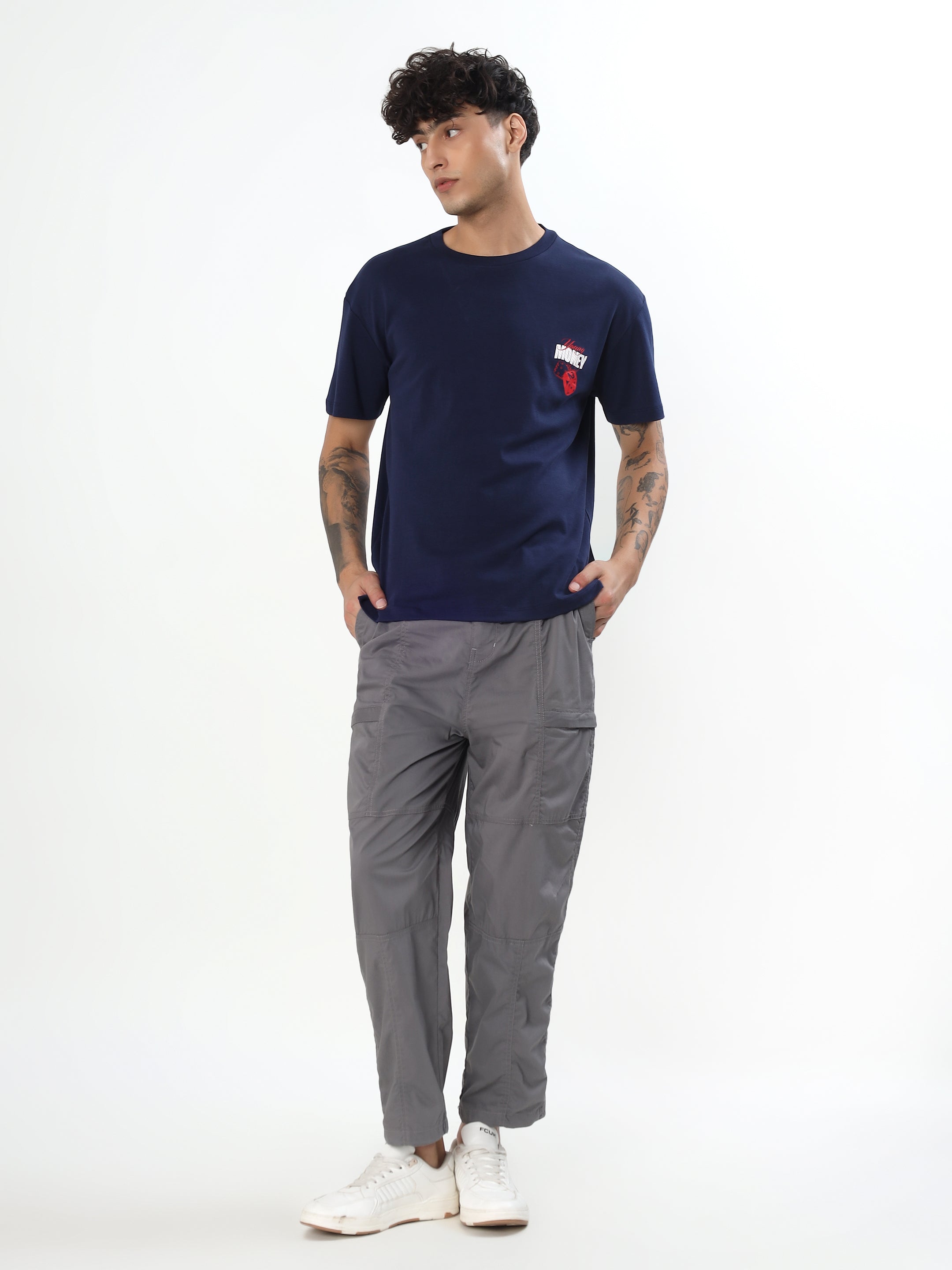 MEN GREY MID-RISE RELAXED FIT CARGO PANTS