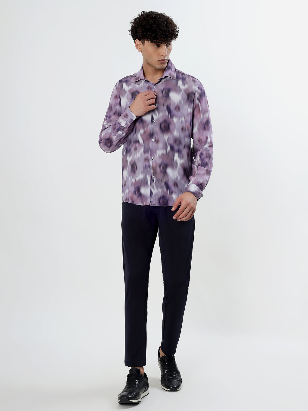 LAVENDER PURPLE BLURRED FLORAL ABSTRACT