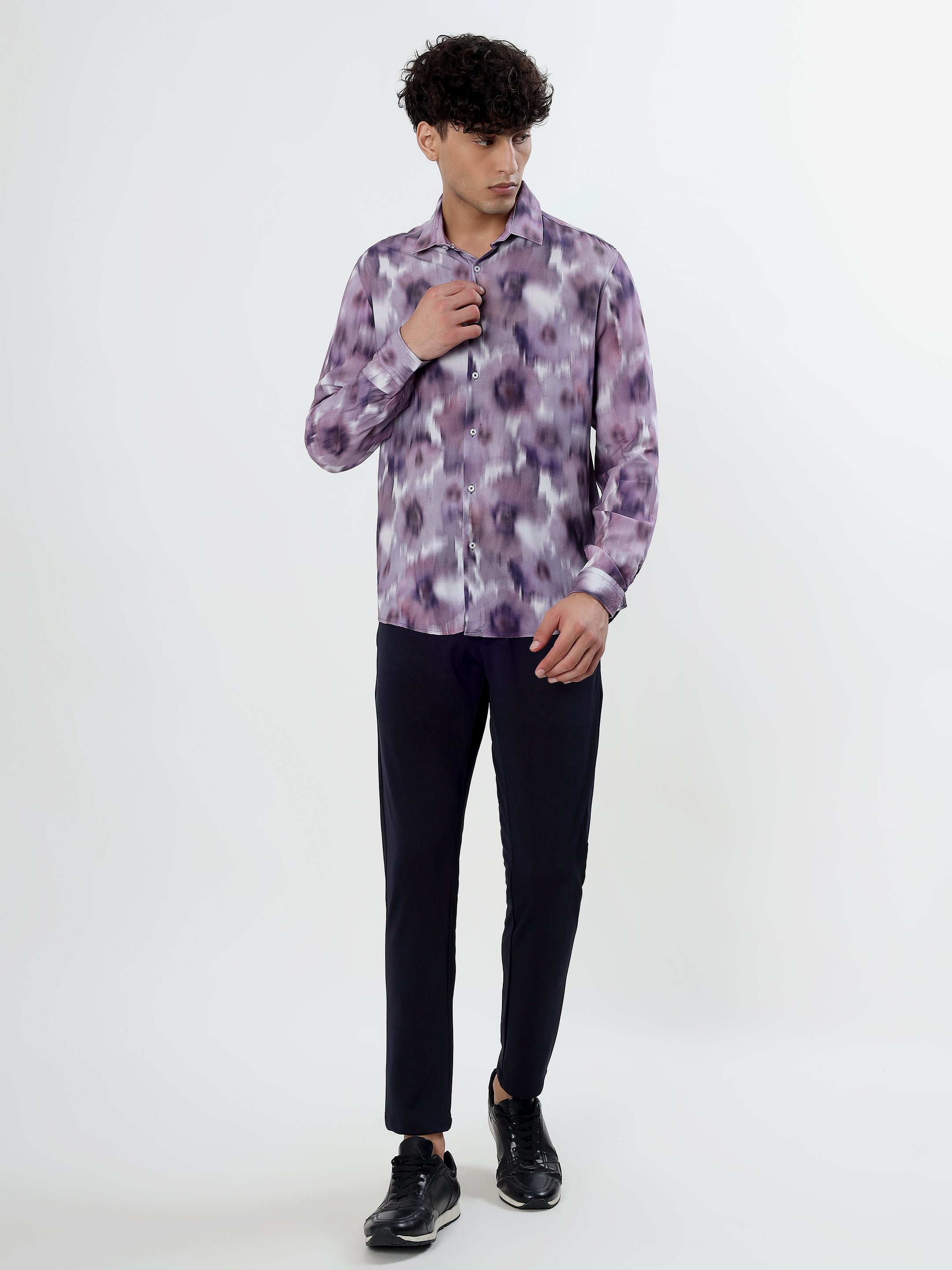 LAVENDER PURPLE BLURRED FLORAL ABSTRACT
