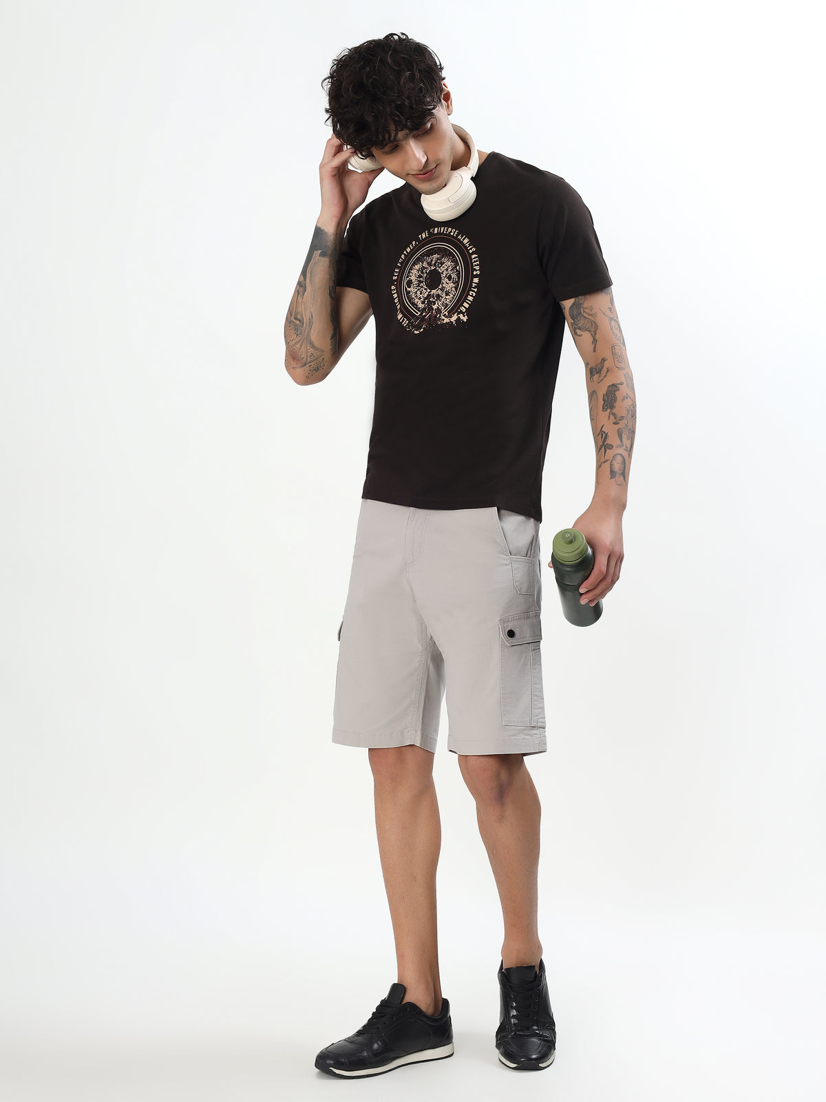 BLACK EYE OF THE UNIVERSE GRAPHIC T-SHIRT